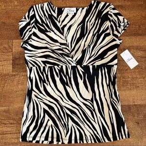 NWT Chaus black and white leopard V neck blouse. Size Small